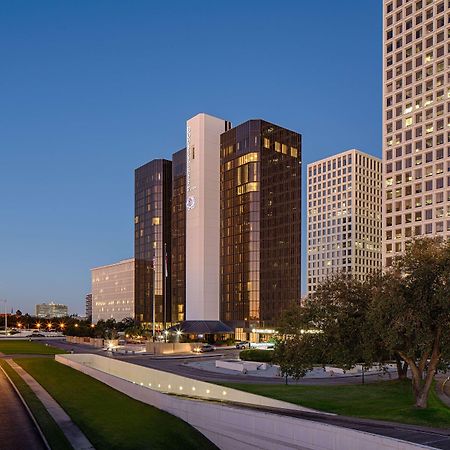 Doubletree By Hilton Hotel Houston Greenway Plaza Экстерьер фото
