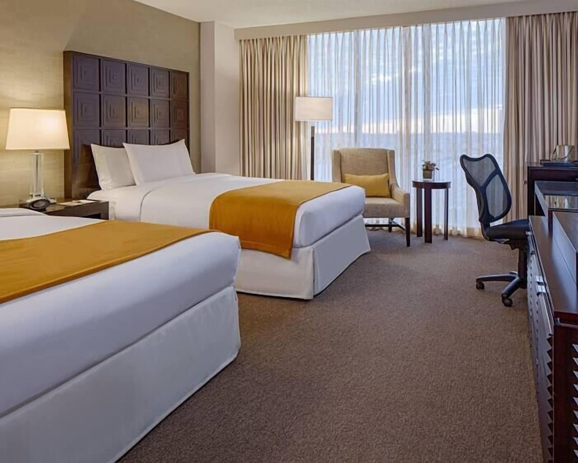 Doubletree By Hilton Hotel Houston Greenway Plaza Экстерьер фото
