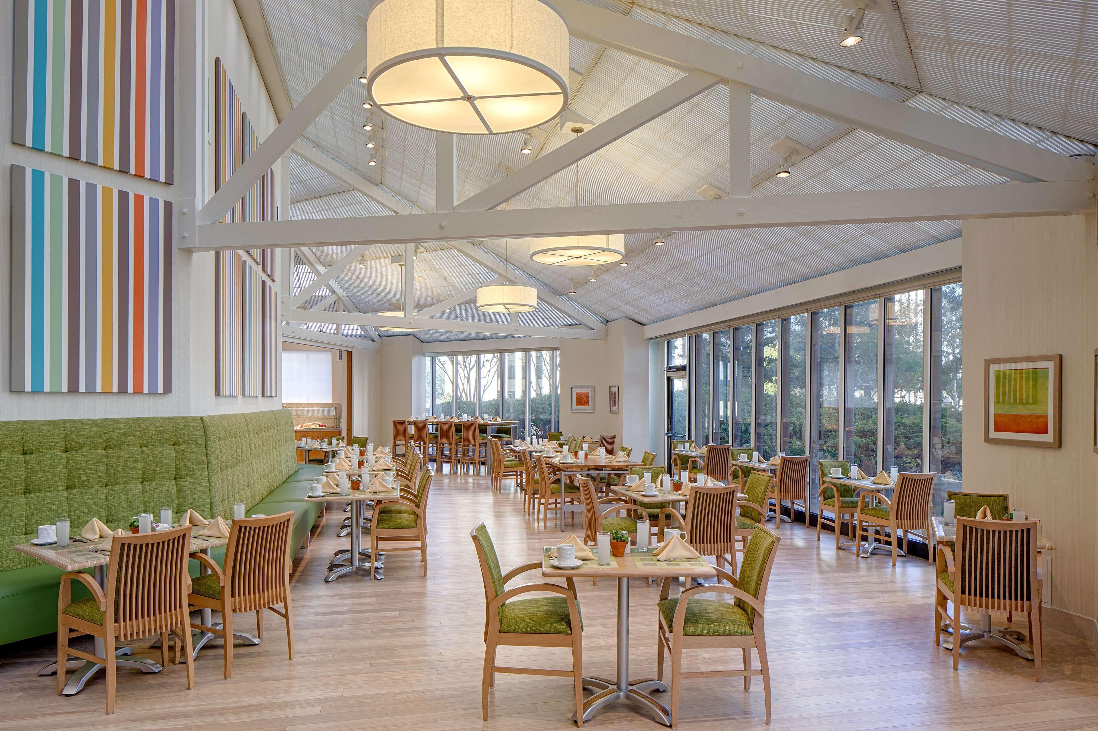 Doubletree By Hilton Hotel Houston Greenway Plaza Экстерьер фото