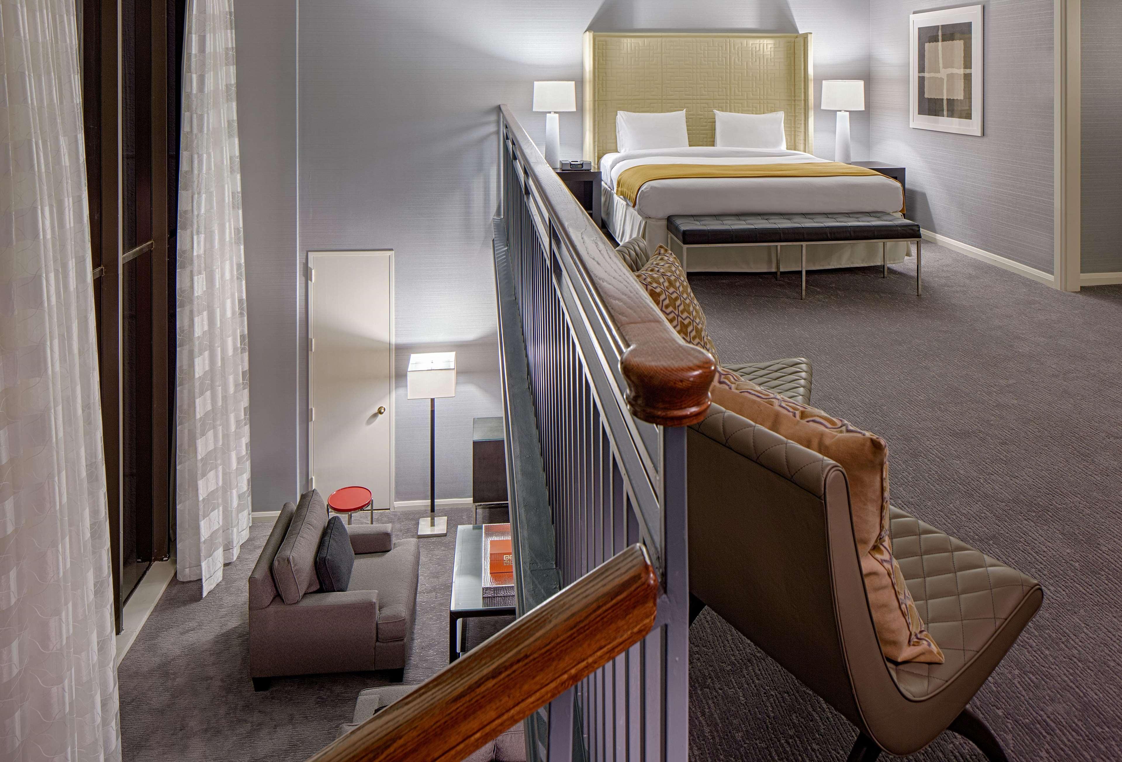 Doubletree By Hilton Hotel Houston Greenway Plaza Экстерьер фото