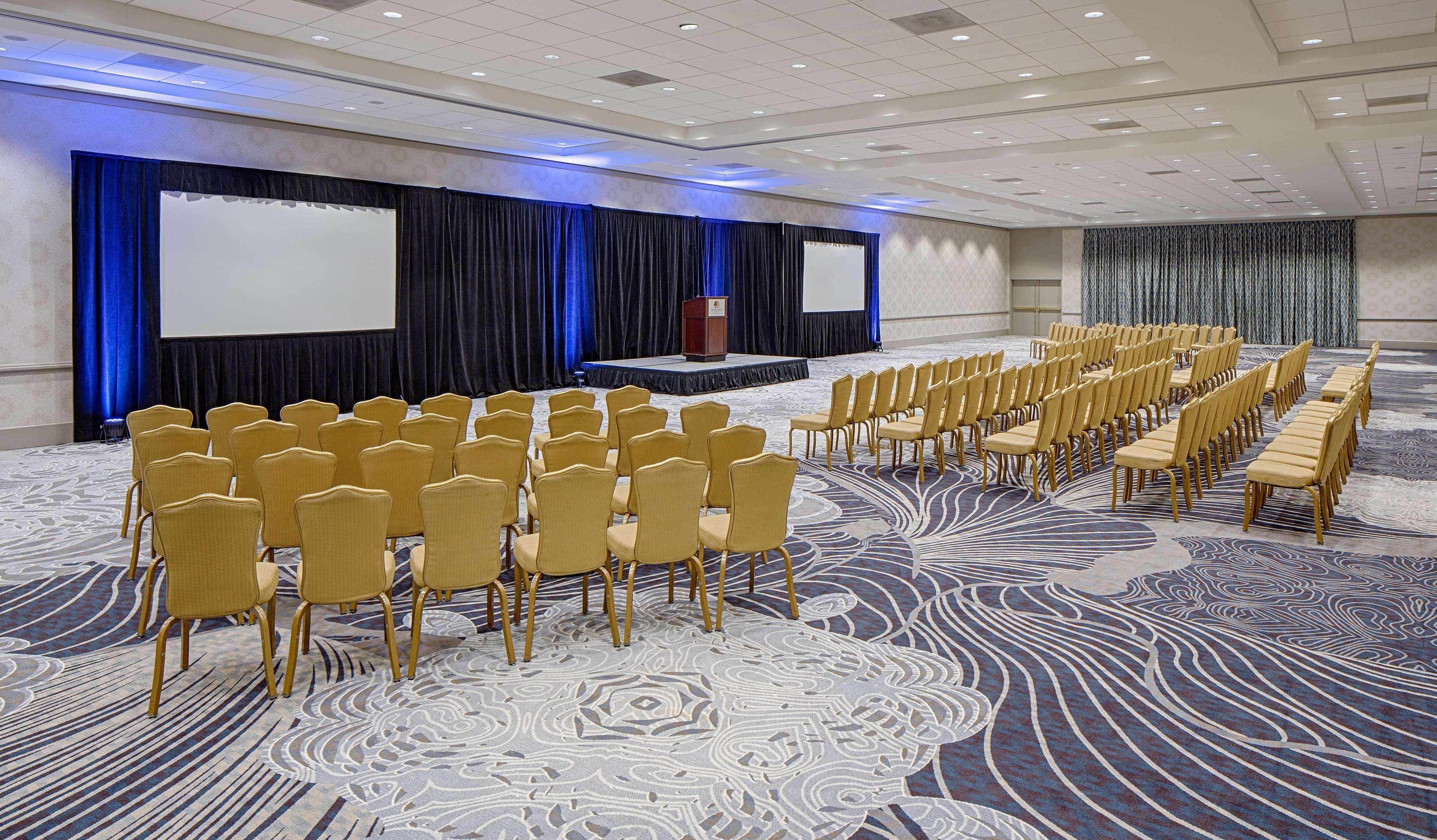 Doubletree By Hilton Hotel Houston Greenway Plaza Экстерьер фото