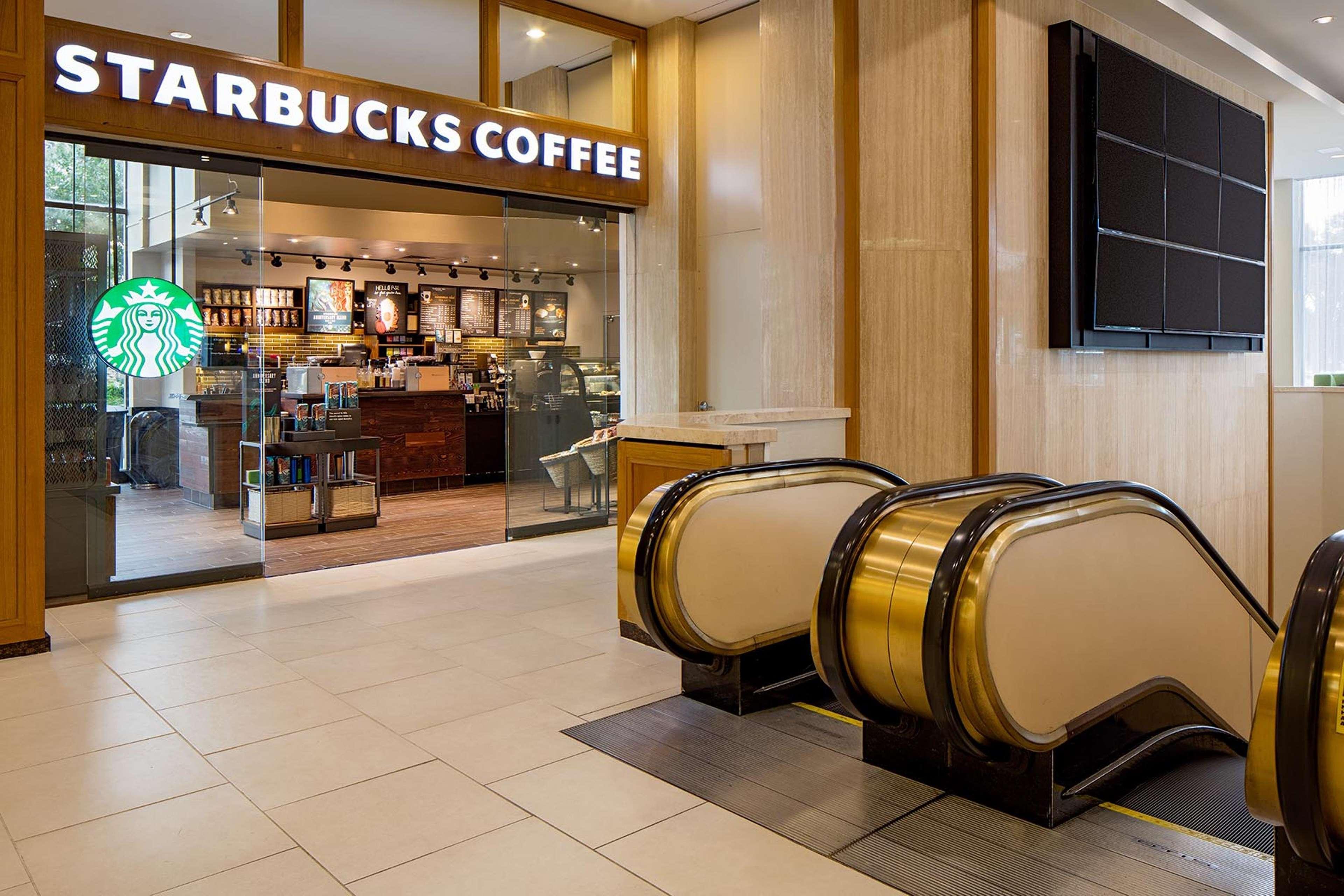 Doubletree By Hilton Hotel Houston Greenway Plaza Экстерьер фото