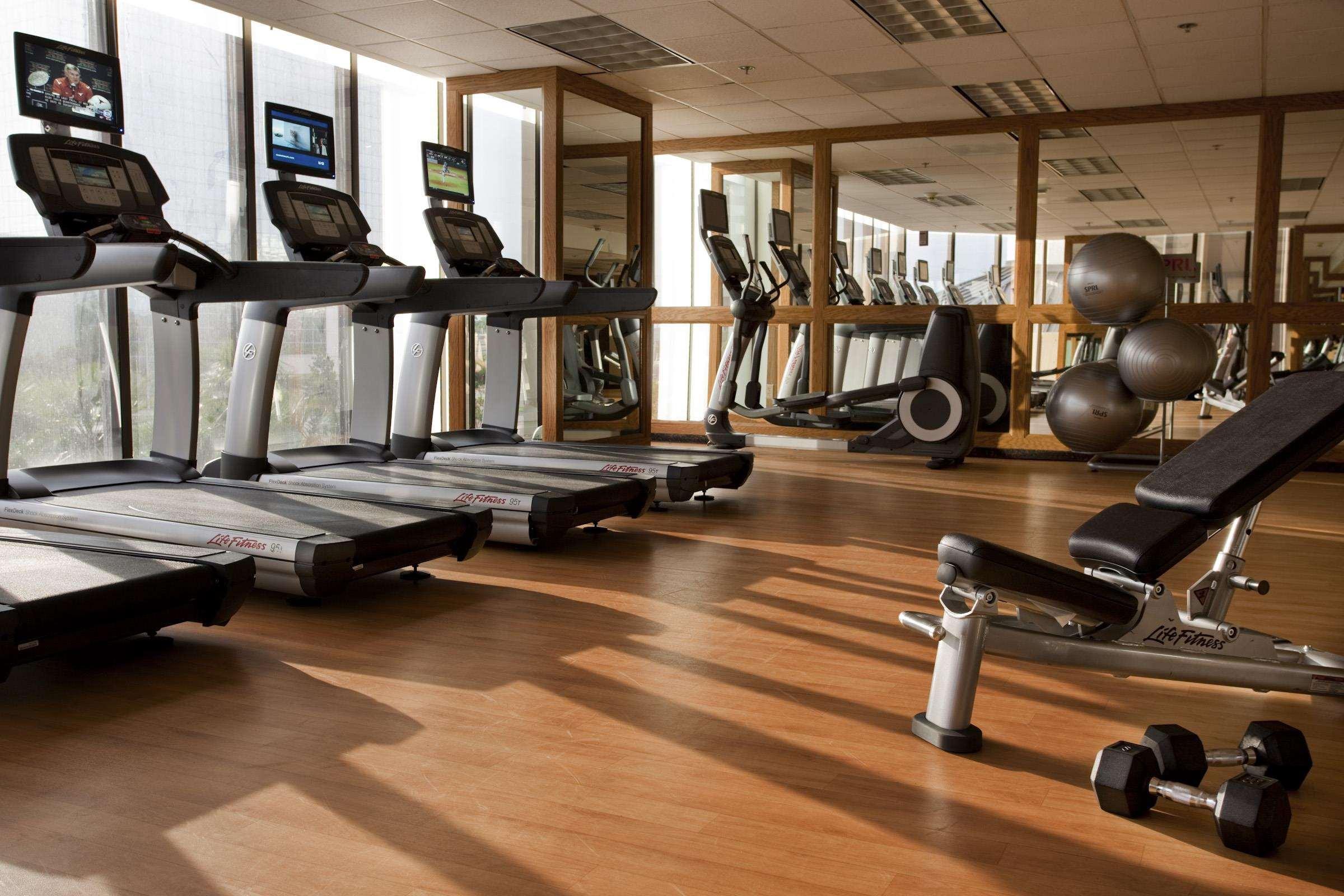 Doubletree By Hilton Hotel Houston Greenway Plaza Экстерьер фото