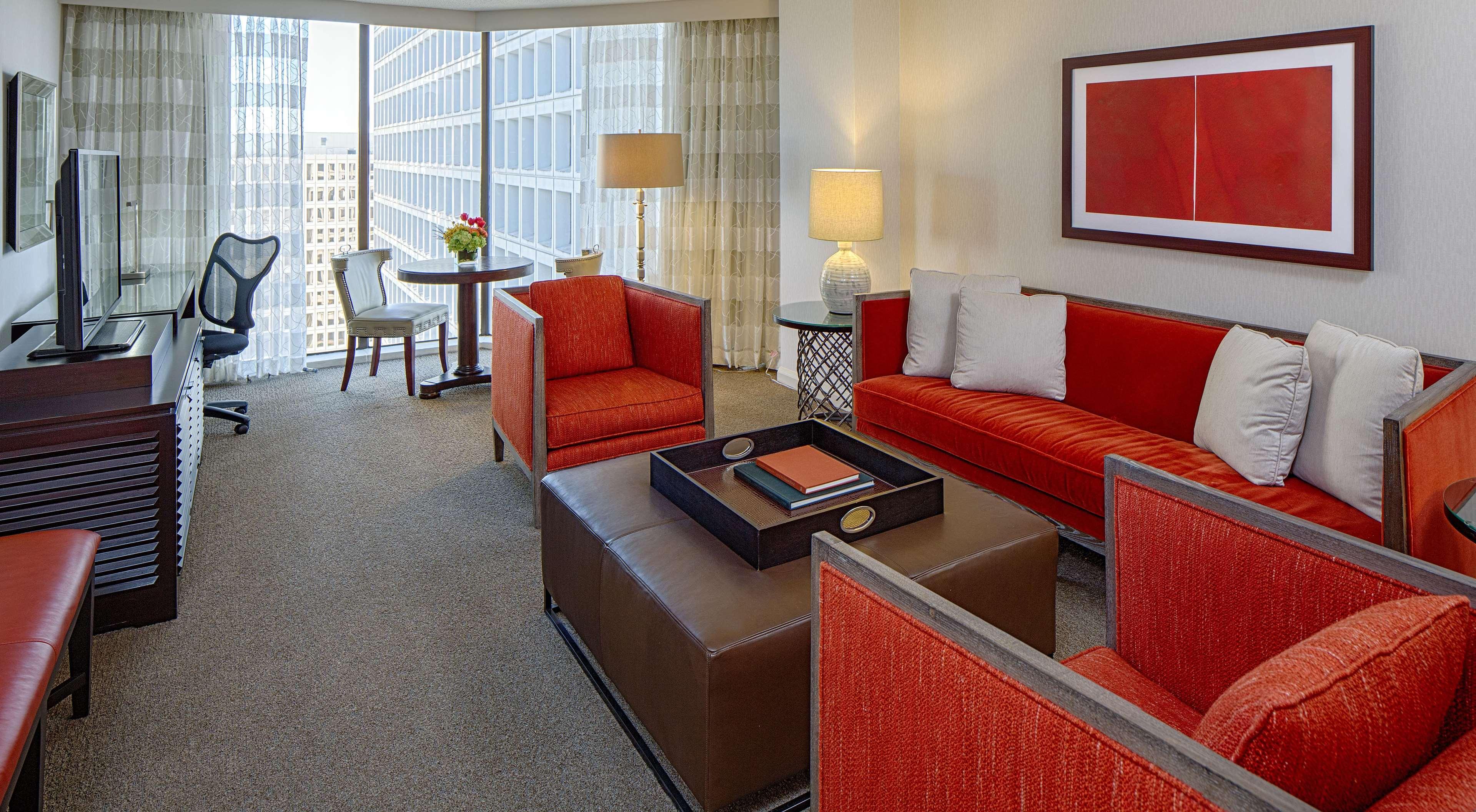 Doubletree By Hilton Hotel Houston Greenway Plaza Экстерьер фото