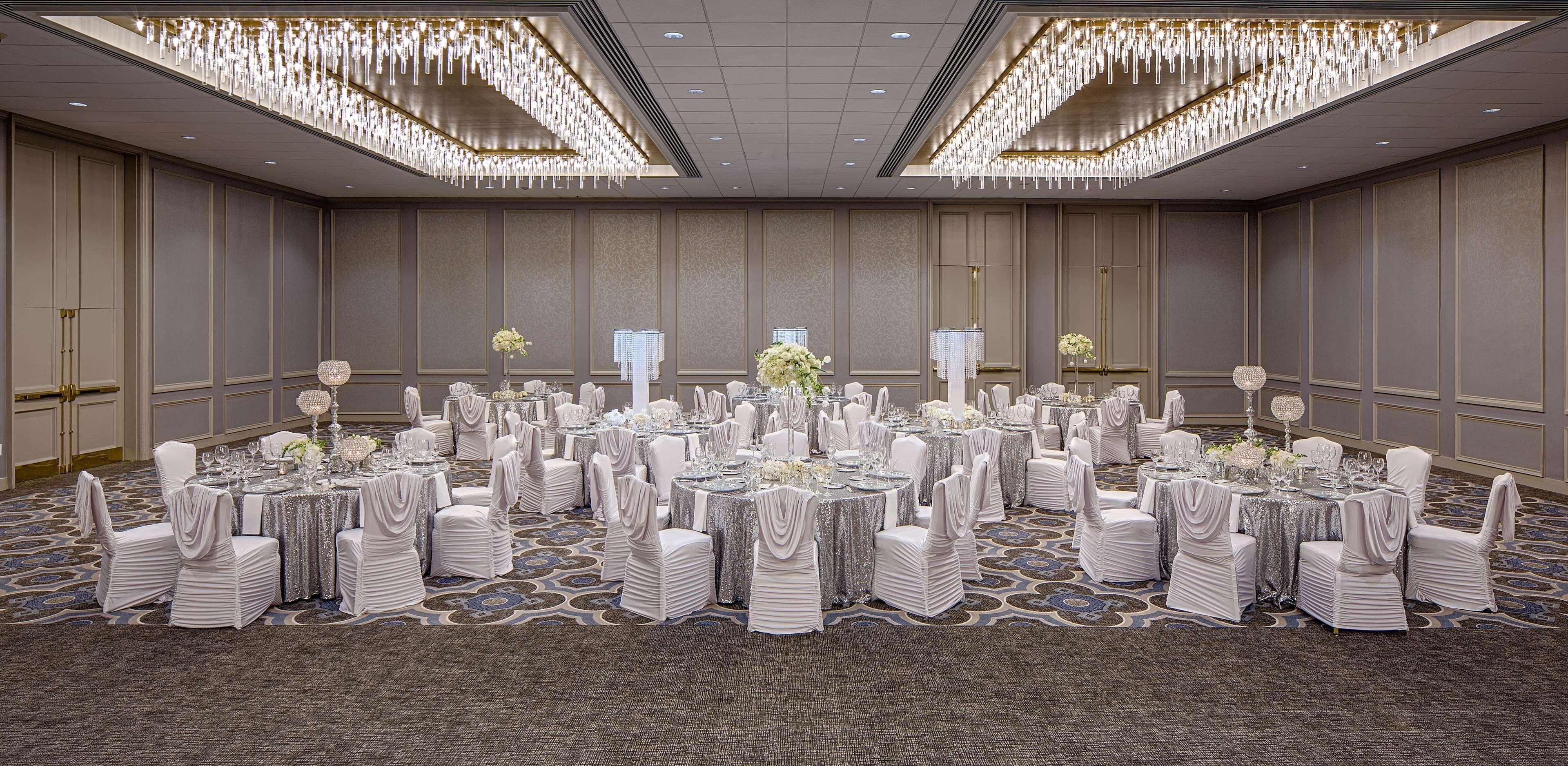 Doubletree By Hilton Hotel Houston Greenway Plaza Экстерьер фото