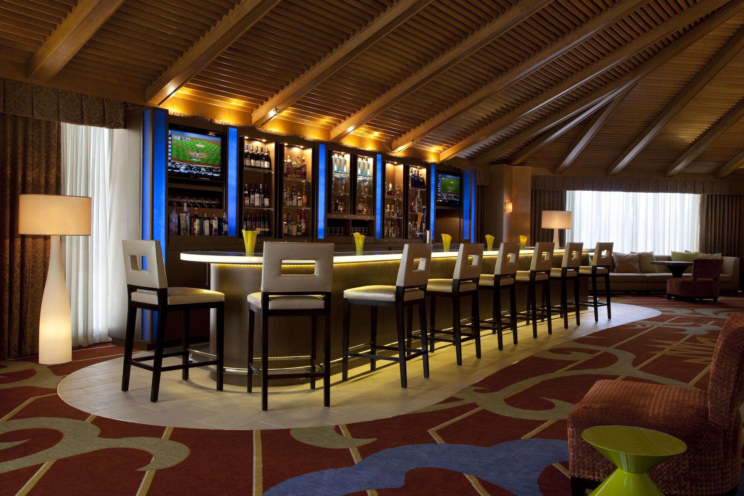Doubletree By Hilton Hotel Houston Greenway Plaza Экстерьер фото