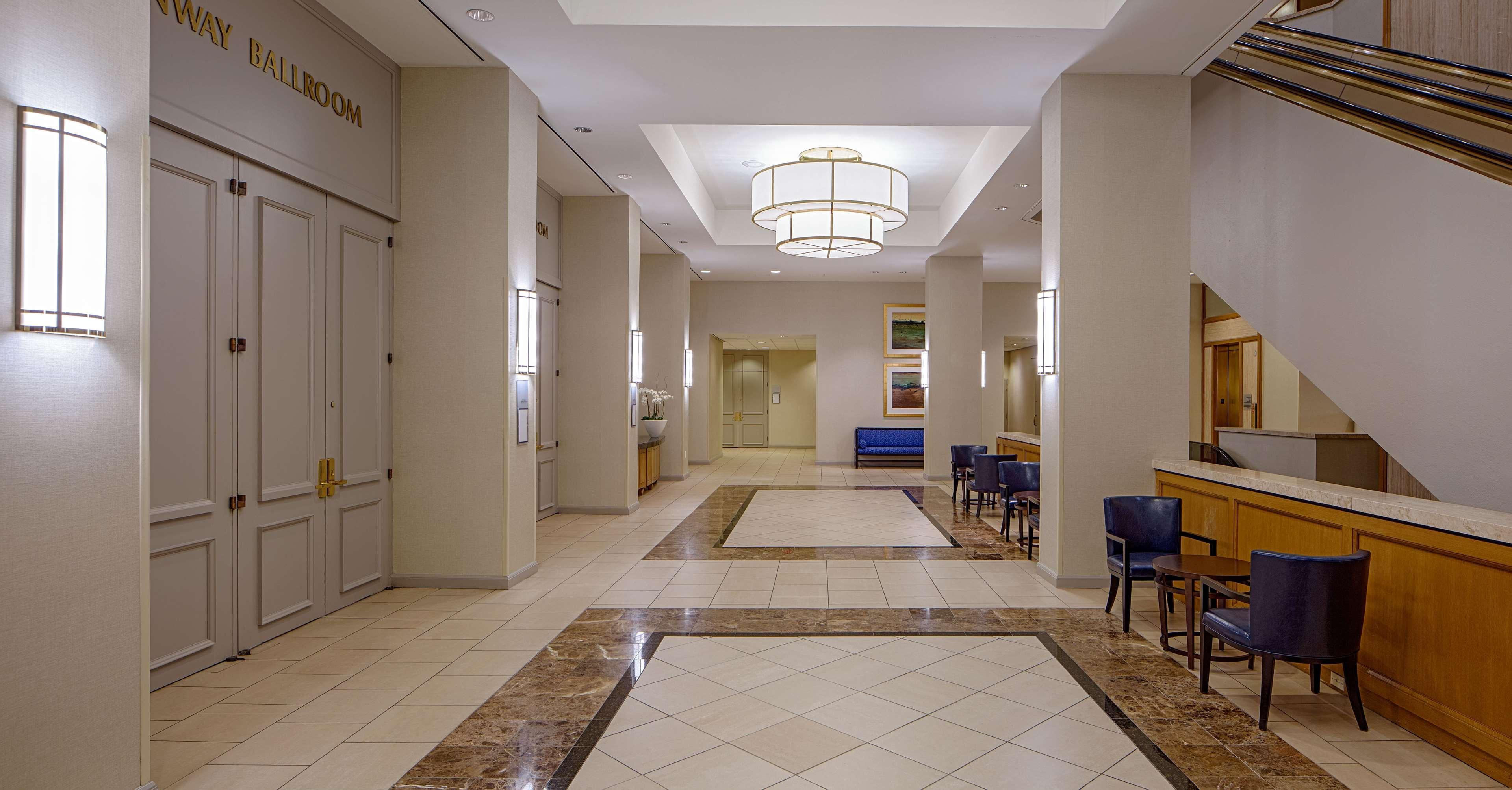 Doubletree By Hilton Hotel Houston Greenway Plaza Экстерьер фото