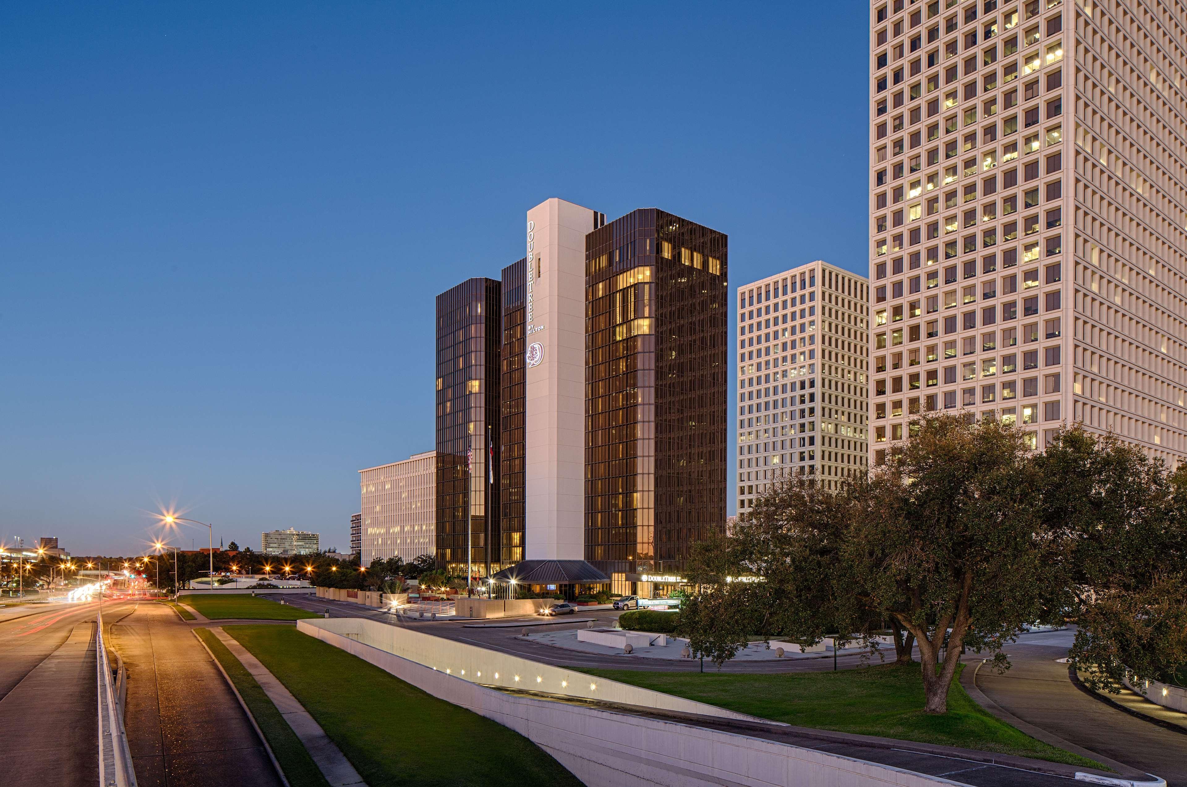 Doubletree By Hilton Hotel Houston Greenway Plaza Экстерьер фото