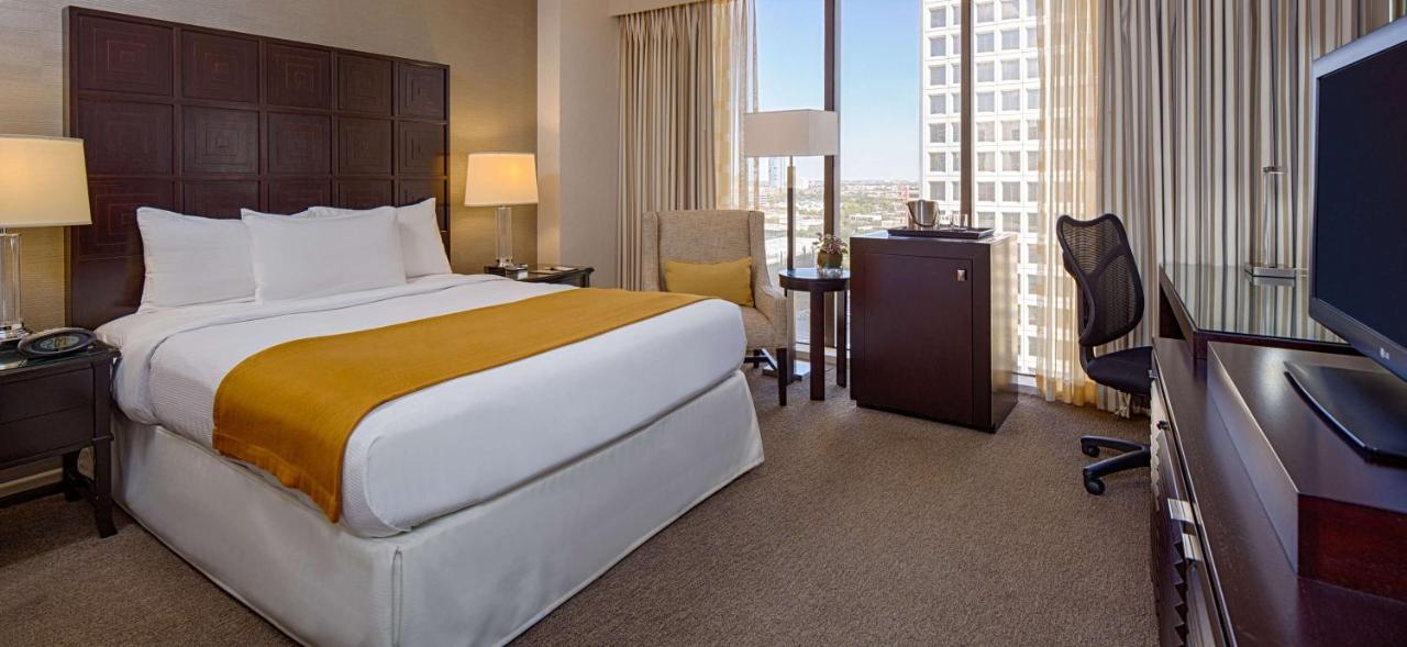 Doubletree By Hilton Hotel Houston Greenway Plaza Экстерьер фото