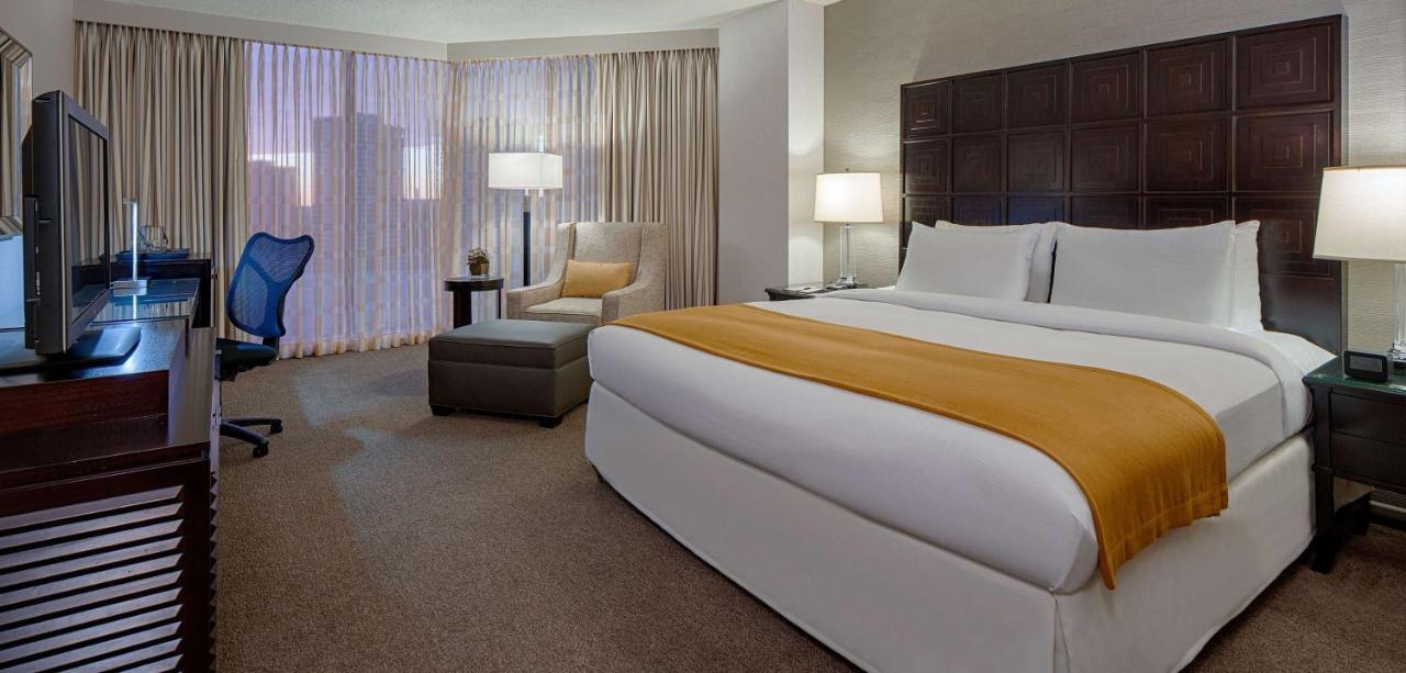 Doubletree By Hilton Hotel Houston Greenway Plaza Экстерьер фото