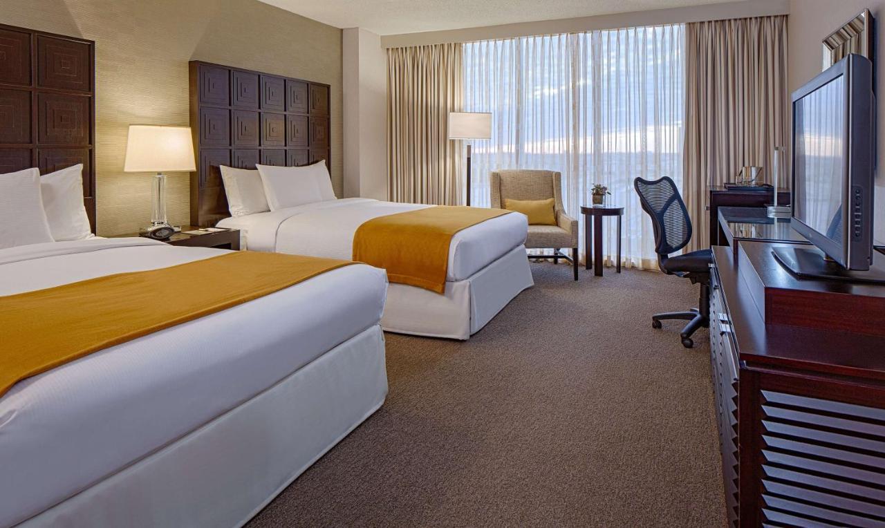 Doubletree By Hilton Hotel Houston Greenway Plaza Экстерьер фото