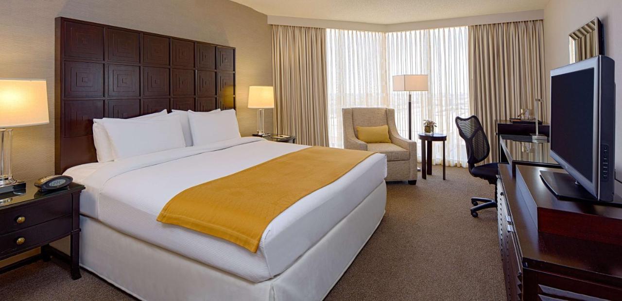 Doubletree By Hilton Hotel Houston Greenway Plaza Экстерьер фото