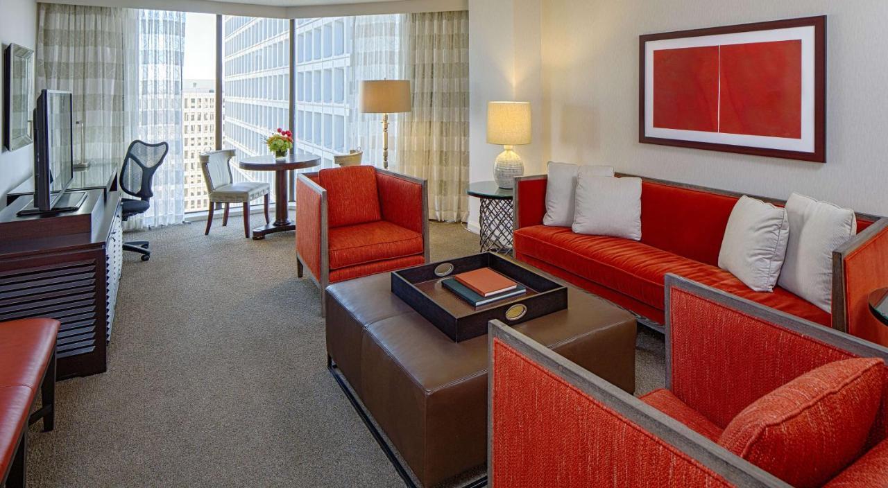 Doubletree By Hilton Hotel Houston Greenway Plaza Экстерьер фото
