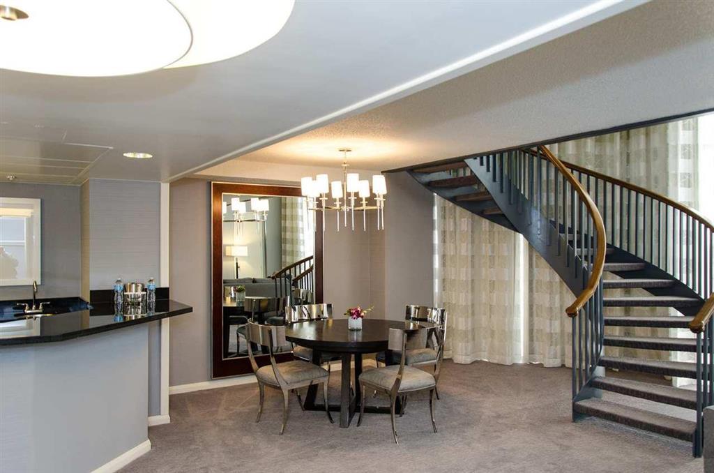 Doubletree By Hilton Hotel Houston Greenway Plaza Экстерьер фото