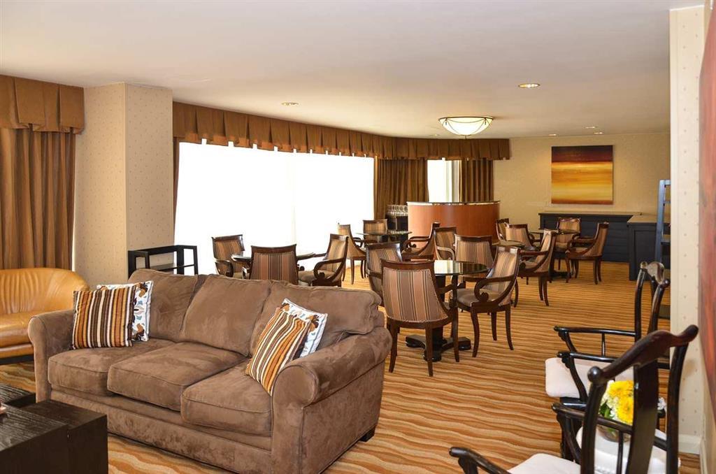 Doubletree By Hilton Hotel Houston Greenway Plaza Экстерьер фото